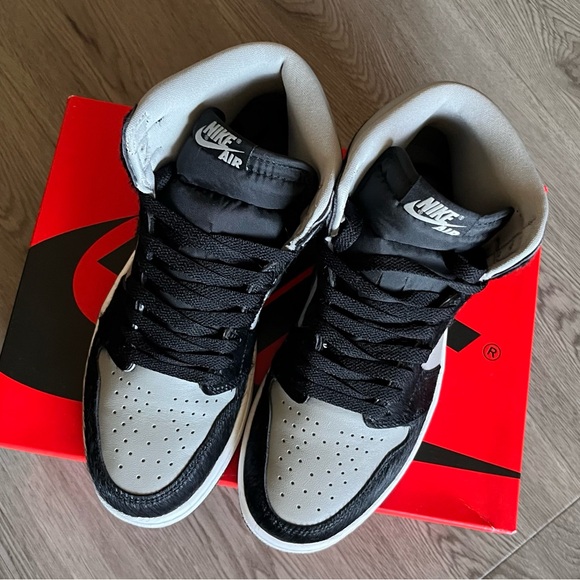 like new Nike Jordan 1 Retro High OG Twist 2.0 Medium Grey (Women's) - Picture 2 of 10